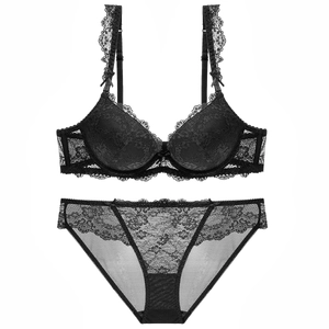 Ensemble de lingerie en dentelle noire élégante avec soutien-gorge push-up et culotte