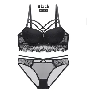 Ensemble de lingerie en dentelle noire avec soutien-gorge push-up et culotte assortie