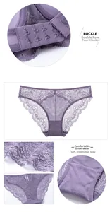 Détail d'un ensemble de lingerie en dentelle violette avec tissu respirant et boucles
