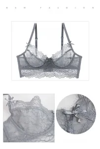 Détail du bonnet en dentelle avec nœud et décoration en strass sur le soutien-gorge gris