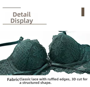 Détail d'un soutien-gorge en dentelle vert foncé avec coupe 3D et bordure plissée