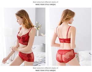 Vue détaillée de côté et de dos d'un ensemble de lingerie en dentelle rouge brodée