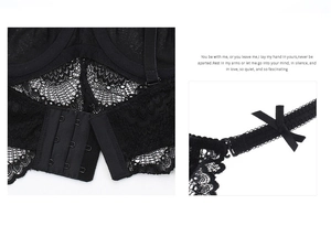 Détail de la fermeture à crochets et de la bretelle à nœud pour soutien-gorge en dentelle
