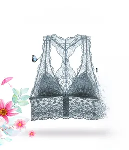 Détail du design dos nageur d'une brassière en dentelle bleue aux motifs floraux