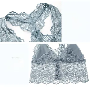 Détail d'un soutien-gorge en dentelle bleu clair avec dos nageur et broderie florale