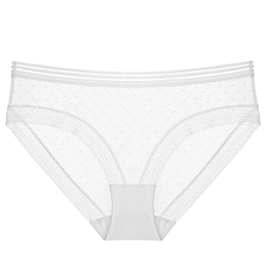 Culotte en dentelle blanche avec taille ajourée à trois brides et gousset en coton respirant
