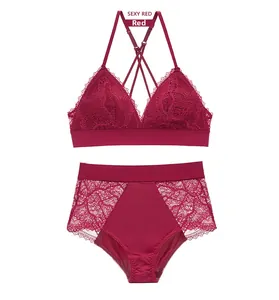 Détails de l'ensemble de lingerie en dentelle bordeaux avec broderie florale et satin chic