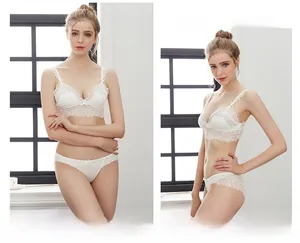 Detaillierte Ansicht des weißen Blumen-Lingerie-Sets mit V-Ausschnitt BH und Spitze