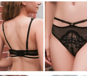 Détails d'un ensemble de lingerie en dentelle noire avec broderies et lanières croisées