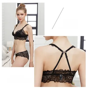 Details eines schwarzen Spitzen-Dessous-Sets mit bügellosem BH und überkreuzten Rückenträgern