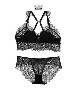 Detailansicht des sexy schwarzen Spitzen-Dessous-Sets mit Trägern und Schleife