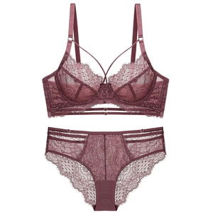 Spitzenunterwäsche-Set mit Bügel-BH und Cut-Out-Slip in tiefem Rosé-Pink
