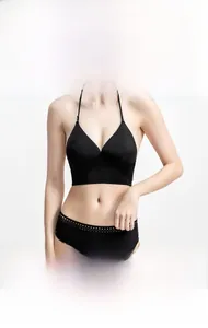 Ensemble bralette noire sans armature avec bretelles licou et bonnets minces respirants