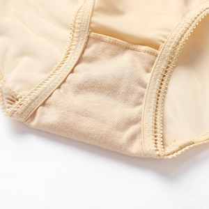 Seamless low-rise women panties in beige with delicate lace edges and breathable cotton crotch