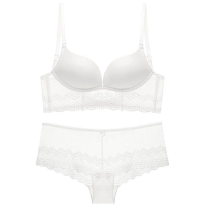 Elegant white lace lingerie set with seamless U-back bra and matching scalloped panties