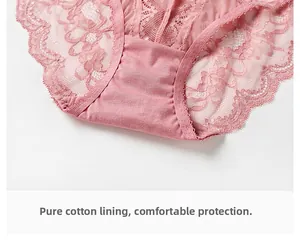 Détail d'un slip en dentelle rose avec entrejambe en coton pour plus de confort