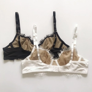 Vista posteriore dettagliata del reggiseno in pizzo francese con spalline regolabili