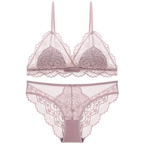 Ensemble lingerie sexy en dentelle avec bralette triangle rose poudré élégant