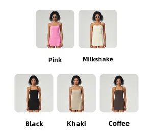 Collage de mini robes de sport en rose, blanc, noir, kaki et marron café foncé