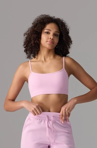 Détail du soutien-gorge de sport rose clair sans couture et legging à cordon serrage