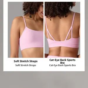 Détail de la brassière rose avec bretelles souples et design croisé en forme d'oreilles de chat