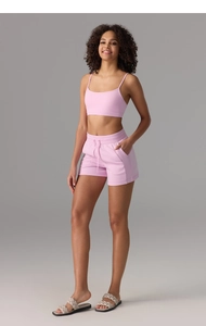 Ensemble soutien-gorge de sport rose et short à cordon avec poches pour le yoga