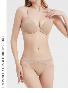 Set lingerie in pizzo con chiusura frontale e slip in seta senza cuciture