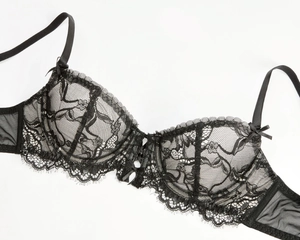 Détails de soutien-gorge en dentelle florale noire avec bordure en dentelle cil et petit nœud