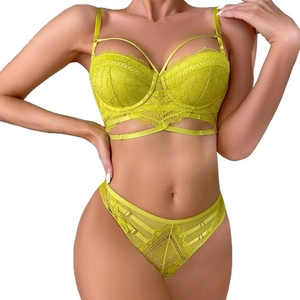 Set lingerie in pizzo giallo fluorescente con reggiseno con ferretto e perizoma coordinato