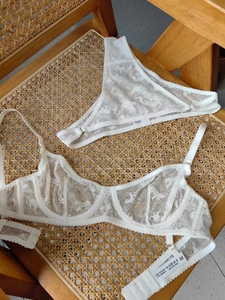 Ensemble de lingerie en dentelle blanche avec motif Pégase, soutien-gorge et string