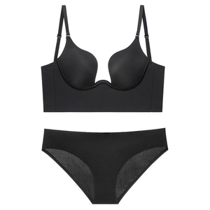 Ensemble soutien-gorge noir sans couture col en V profond et culotte assortie