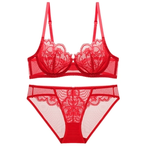 Conjunto de lencería de encaje rojo elegante con sujetador y braguita a juego para mujer