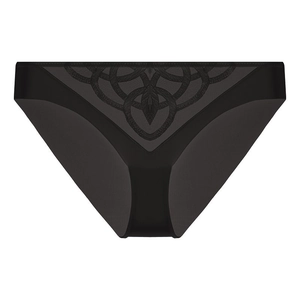 Détail de la broderie noire et du mesh transparent sur cette culotte sans couture