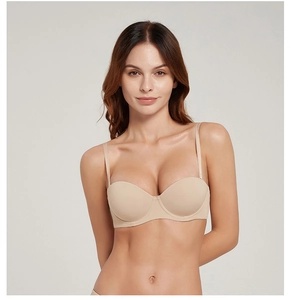 Vue avant de soutien-gorge sans couture couleur chair avec tissu lisse et bretelles amovibles