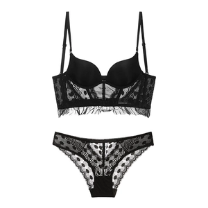 Lingerie en Dentelle Style Français Top And Bottom Pour Femmes Soutien-gorge Push-Up Dos en U et Culotte Respirante en Nylon