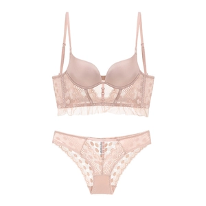 Ensemble lingerie en dentelle avec soutien-gorge dos en U et culotte assortie
