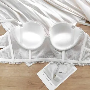 Soutien-gorge push-up en dentelle française blanche avec armatures à mémoire