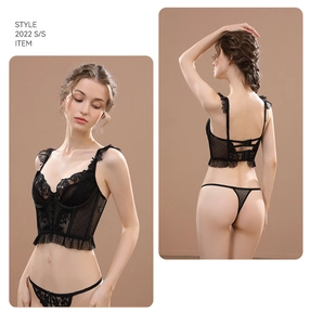 Vues détaillées avant et arrière du bustier en dentelle française et de son string assorti