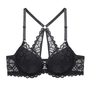 Dettaglio di reggiseno in pizzo nero con chiusura frontale e ricami floreali fini