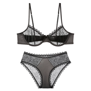 Ensemble de lingerie sexy en tulle noir avec flocage léopard et bordure en dentelle