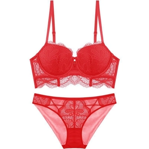 Ensemble de lingerie en dentelle rouge avec soutien-gorge à armatures et culotte