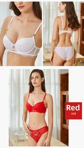 Détail de l'ensemble de lingerie en dentelle française avec soutien-gorge push-up