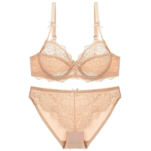 Ensemble lingerie en dentelle florale avec soutien-gorge à armatures et culotte beige