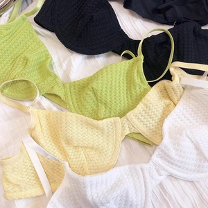 Soutiens-gorge sexy col V en dentelle coloris noir, vert, jaune et blanc pour femmes