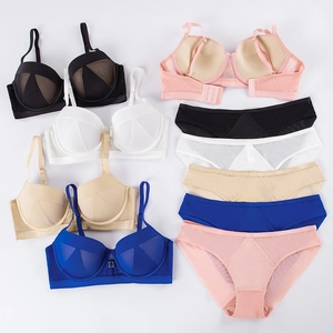 Ensembles de soutien-gorge push-up et culotte en cinq couleurs avec design en mesh