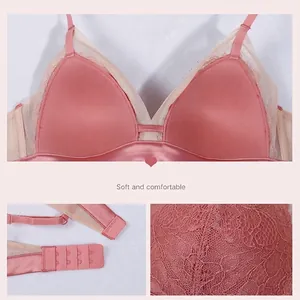 Ensemble lingerie en dentelle rose poudré avec bonnets fins et fermeture à quatre rangs