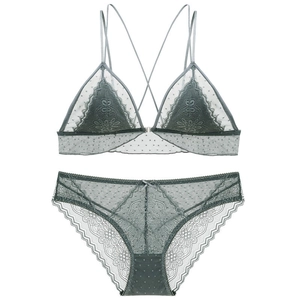 Completo intimo in pizzo francese con reggiseno a triangolo grigio-verde e slip
