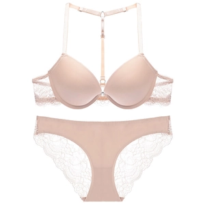 Ensemble lingerie en dentelle nude avec soutien-gorge à agrafe avant et dos en T