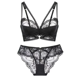 Ensemble de lingerie en dentelle noire sexy de style français avec bretelles croisées