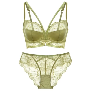 Ensemble de lingerie en dentelle florale vert clair avec tissu soyeux et brides